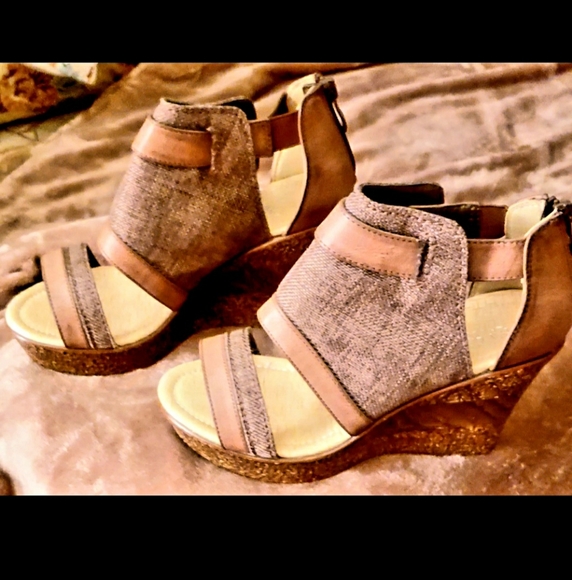 *****SOLD*****           Herever Wedges - Picture 2 of 15
